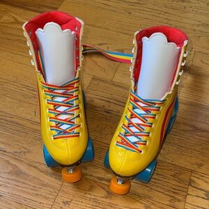 Moxi Rainbow Rider Sunshine yellow